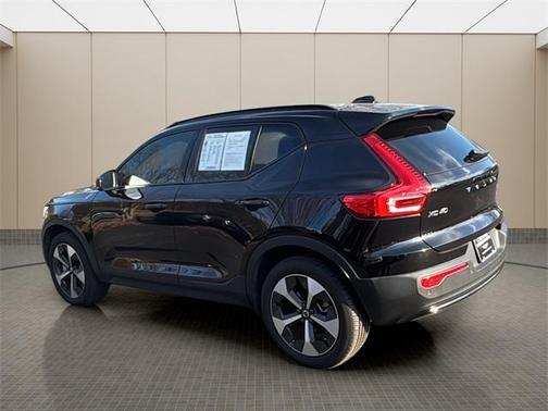 2025 Volvo XC40 B5 Plus Dark Theme
