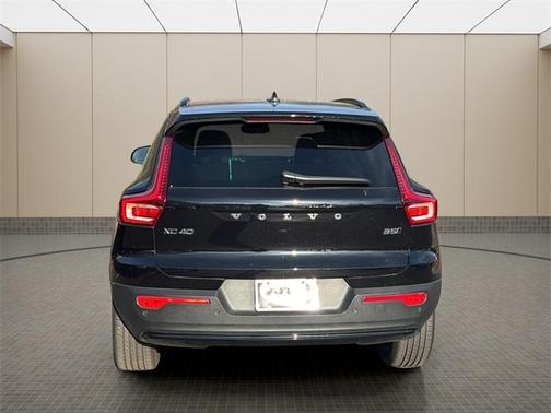 2025 Volvo XC40 B5 Plus Dark Theme