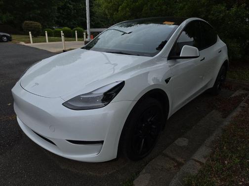 Pearl White Multi 2023 Tesla Model Y Long Range