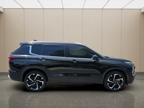 Labrador Black Pearl 2023 Mitsubishi Outlander SEL
