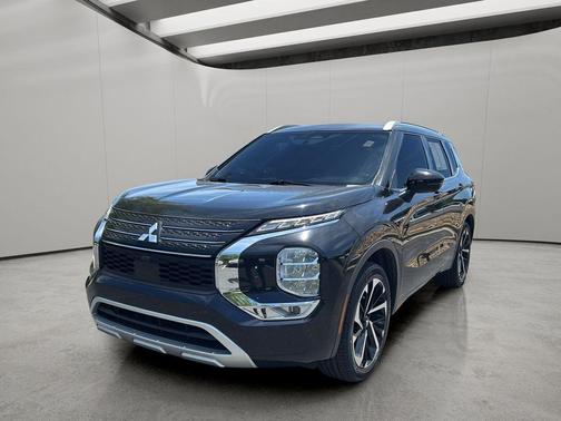 Labrador Black Pearl 2023 Mitsubishi Outlander SEL