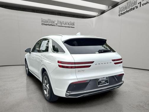 Uyuni White 2026 Genesis GV70 2.5T