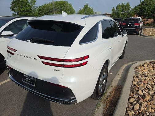 Uyuni White 2026 Genesis GV70 2.5T