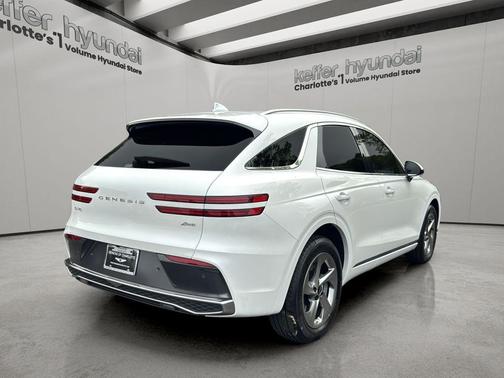 Uyuni White 2026 Genesis GV70 2.5T