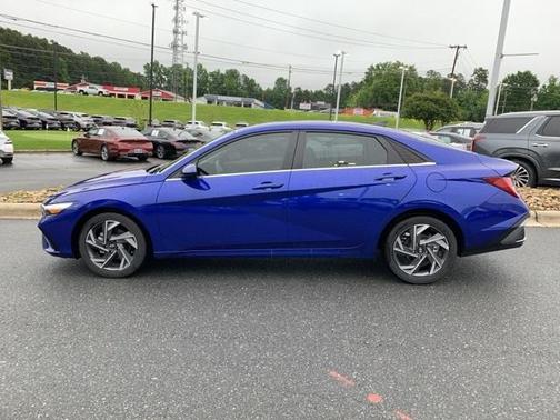 2024 Hyundai ELANTRA SEL