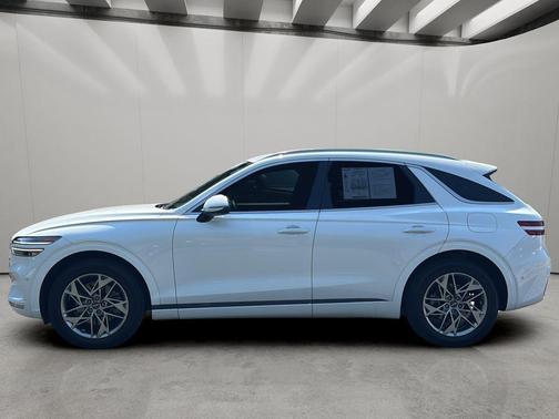 Uyuni White 2022 Genesis GV70 2.5T