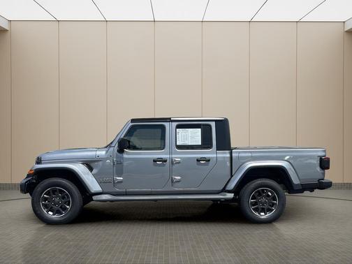 Billet Silver Metallic Clearcoat 2020 Jeep Gladiator Overland