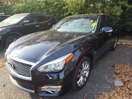 2018 INFINITI Q70 3.7 LUXE