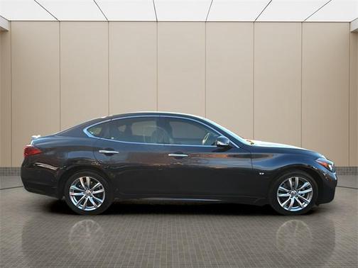 2018 INFINITI Q70 3.7 LUXE