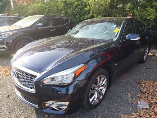 2018 INFINITI Q70 3.7 LUXE