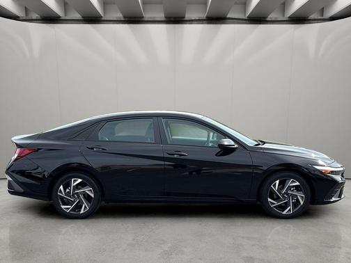 Black 2025 Hyundai ELANTRA SEL Sport