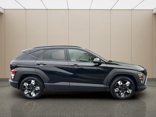 Abyss Black Pearl 2024 Hyundai KONA SEL