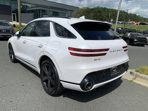 2024 Genesis GV70 2.5T
