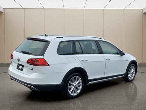 2017 Volkswagen Golf Alltrack TSI S