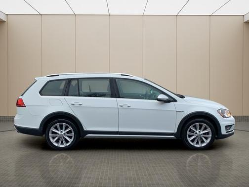 2017 Volkswagen Golf Alltrack TSI S