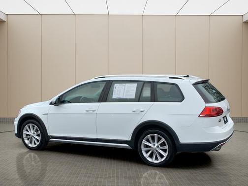 2017 Volkswagen Golf Alltrack TSI S