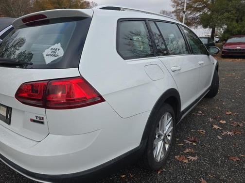 2017 Volkswagen Golf Alltrack TSI S