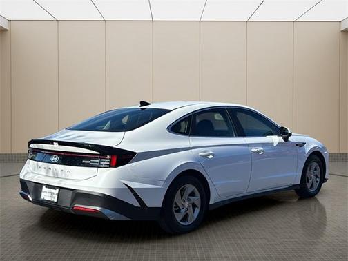 2025 Hyundai SONATA SE