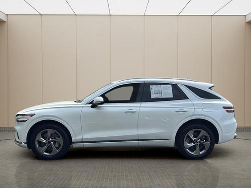 Uyuni White 2026 Genesis GV70 2.5T