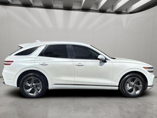 Uyuni White 2026 Genesis GV70 2.5T