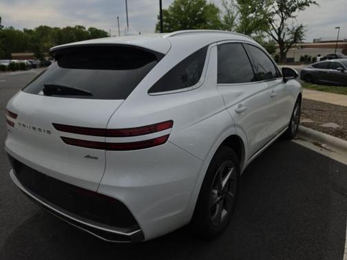 Uyuni White 2026 Genesis GV70 2.5T