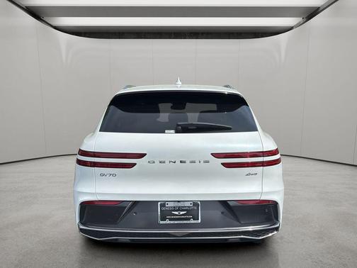 Uyuni White 2026 Genesis GV70 2.5T