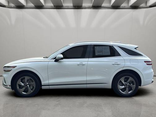 Uyuni White 2026 Genesis GV70 2.5T