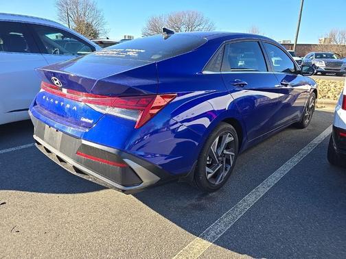 2025 Hyundai ELANTRA Limited
