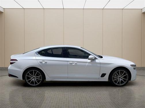 2025 Genesis G70 2.5T