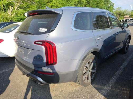 Everlasting Silver 2020 Kia Telluride EX
