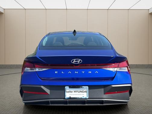 2025 Hyundai ELANTRA SE