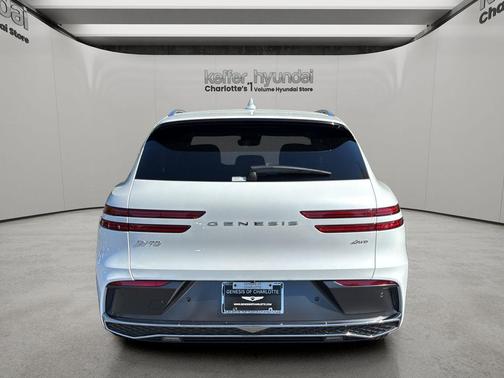 Uyuni White 2026 Genesis GV70 2.5T