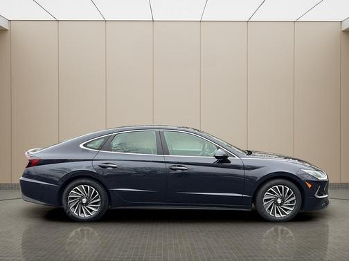 2022 Hyundai SONATA Hybrid Limited