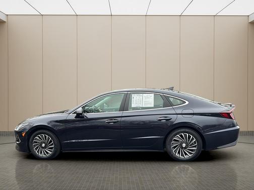 2022 Hyundai SONATA Hybrid Limited