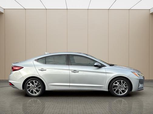 2020 Hyundai ELANTRA Limited
