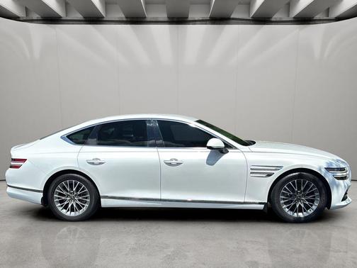 Uyuni White 2024 Genesis G80 2.5T