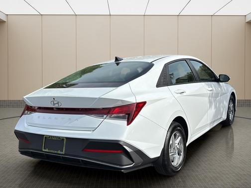 White 2025 Hyundai ELANTRA SE