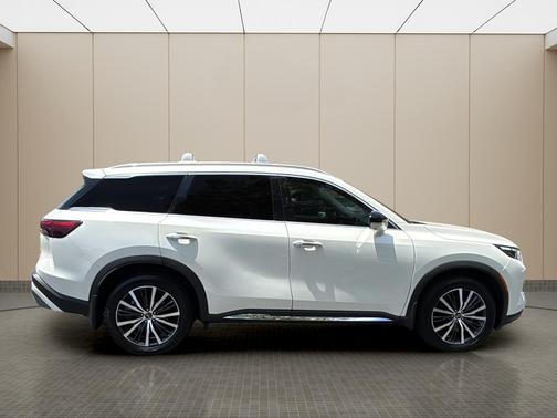 Majestic White 2023 INFINITI QX60 SENSORY