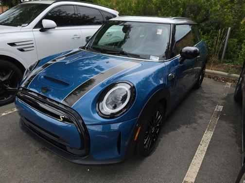 Island Blue Metallic 2023 MINI SE Hardtop