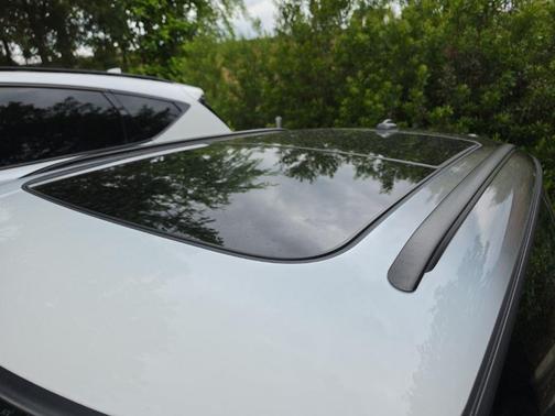 Island Blue Metallic 2023 MINI SE Hardtop