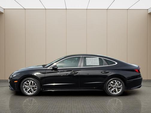 Phantom Black 2022 Hyundai SONATA SEL