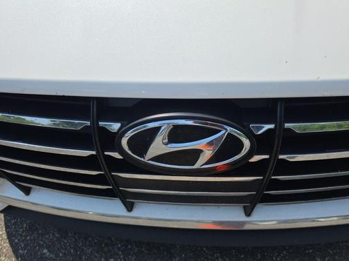 Quartz White 2022 Hyundai SONATA SE
