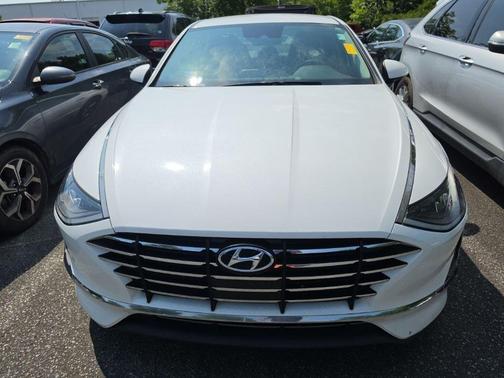 Quartz White 2022 Hyundai SONATA SE