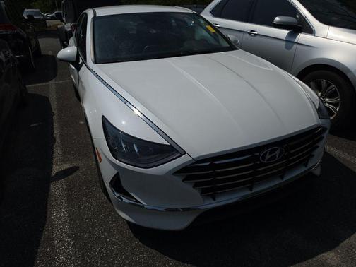 Quartz White 2022 Hyundai SONATA SE