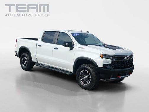 Summit White 2025 Chevrolet Silverado 1500 ZR2