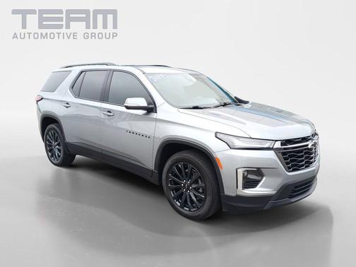 Sterling Gray Metallic 2023 Chevrolet Traverse RS