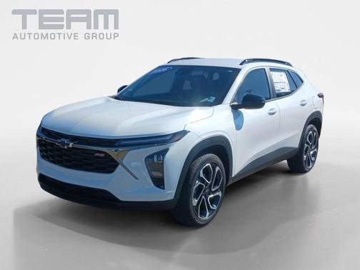 Summit White 2026 Chevrolet Trax 2RS