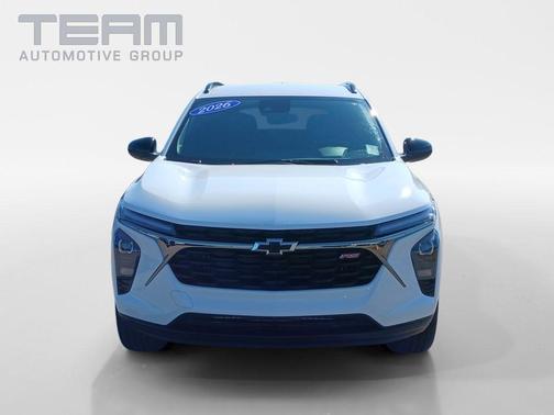Summit White 2026 Chevrolet Trax 2RS