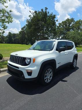Alpine White Clearcoat 2022 Jeep Renegade Latitude