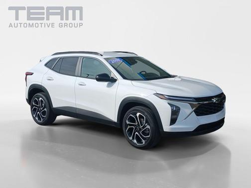 Summit White 2026 Chevrolet Trax 2RS